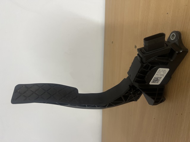 Підаль газу 8W1723523 VAG