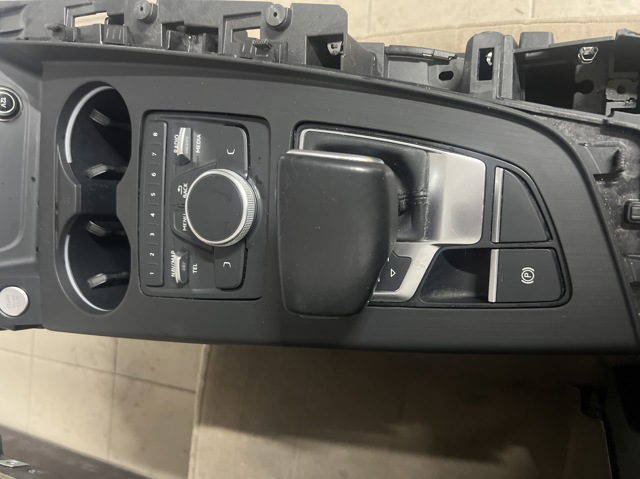 Декоративна накладка центральної консолі 8W1864241A6PS VAG