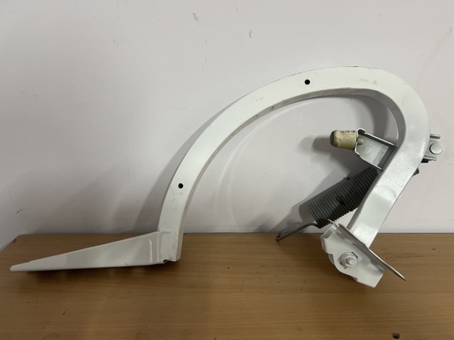 Кріплення кришки багажника 8W5827302A VAG