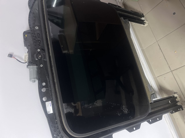 Деталі люків облицювання кузова 8W5877049 VAG