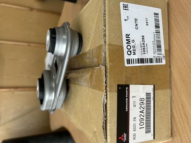 Опора двигуна задня 1092A298 MITSUBISHI