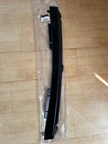 Кронштейн бампера переднього, центральний 6400K802 MITSUBISHI