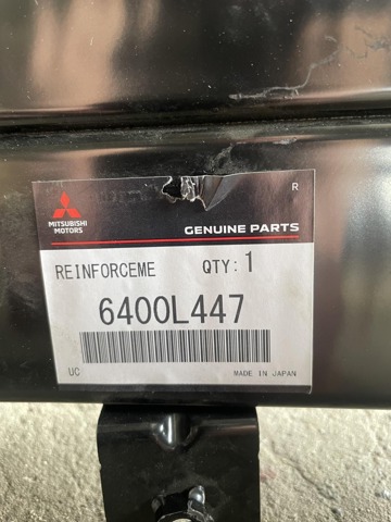Шина бампера переднього 6400L447 MITSUBISHI
