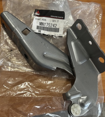 Завіс капота, правий MN175242 MITSUBISHI