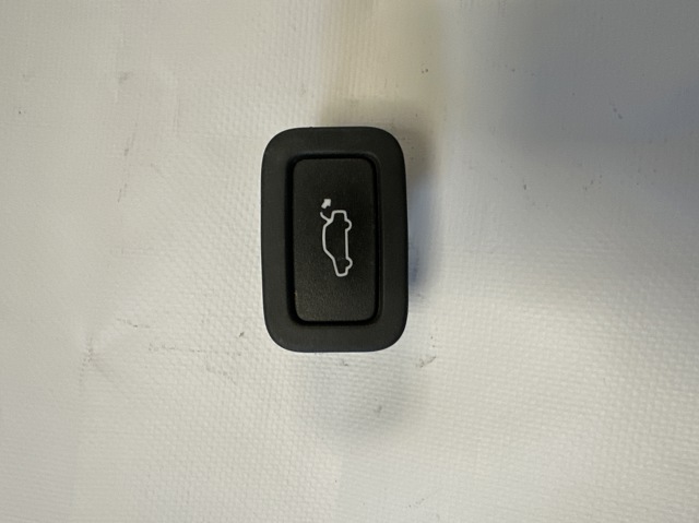 Кнопка приводу замка задніх 3/5 дверей (ляди) 31412055 VOLVO