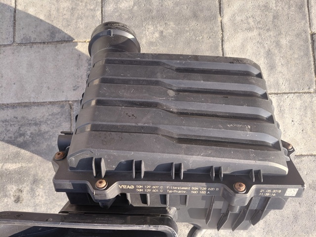 Корпус повітряного фільтра 5QM129607C VAG