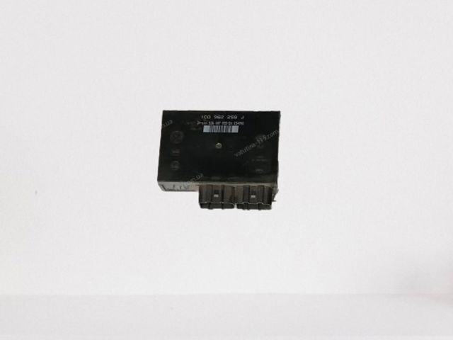 Блок керування центральним замком 1C0962258J VAG