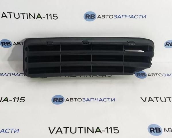 Решітка переднього бампера, права 1U0807368B01C VAG