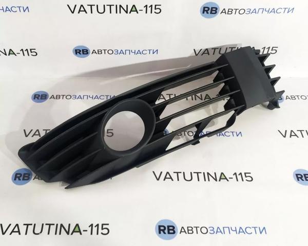 Решітка переднього бампера, права 3B0853666LB41 VAG