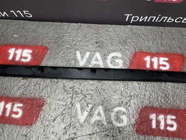 Спліттер переднього бампера 3CN8071109B9 VAG