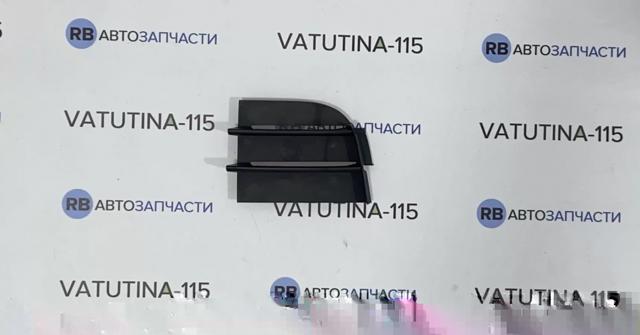 Решітка переднього бампера, права 3T08536669B9 VAG