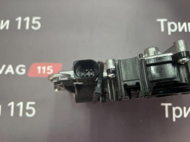Мотор-привід відкр/закр. замку багажника (3/5-х дв.) 3V5827887B VAG