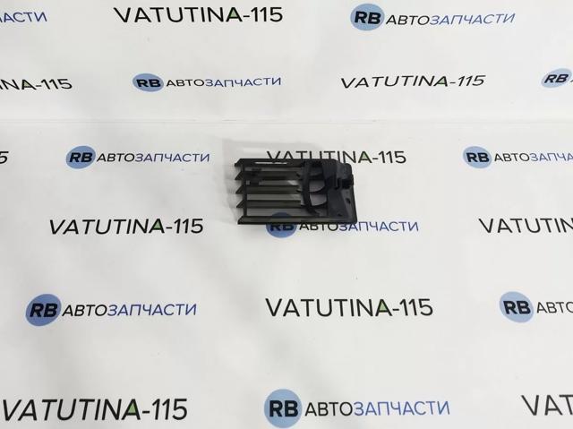 Решітка переднього бампера, права нижня 4A0853684A01C VAG