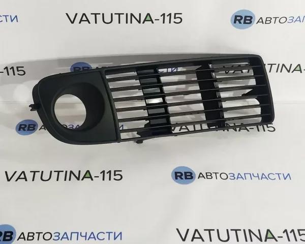 Решітка переднього бампера, права 4B0807682M01C VAG