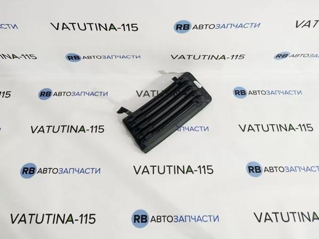 Решітка переднього бампера, права 4B38076823FZ VAG