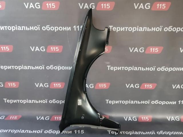 Бічна частина передня ліва 4D0821021P VAG