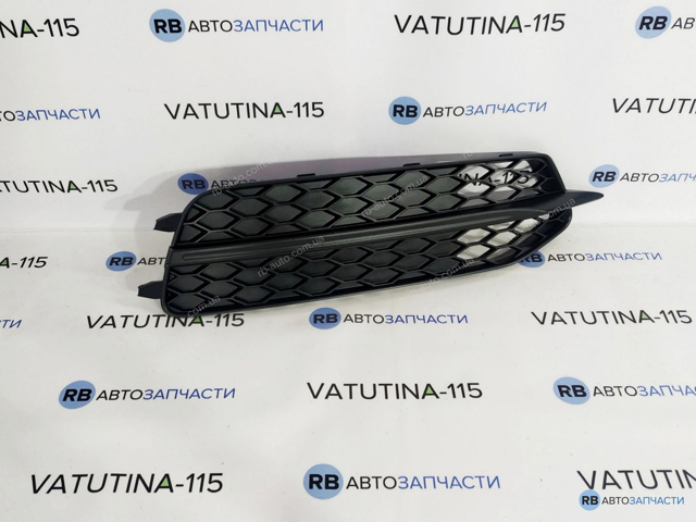 Решітка переднього бампера, права 4G0807682D9B9 VAG