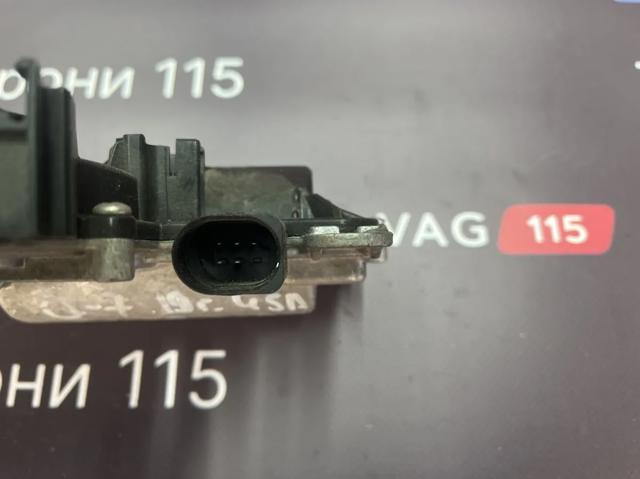 Мотор-привід відкр/закр. замку багажника/дверей 3/5-х 4M0827887C VAG