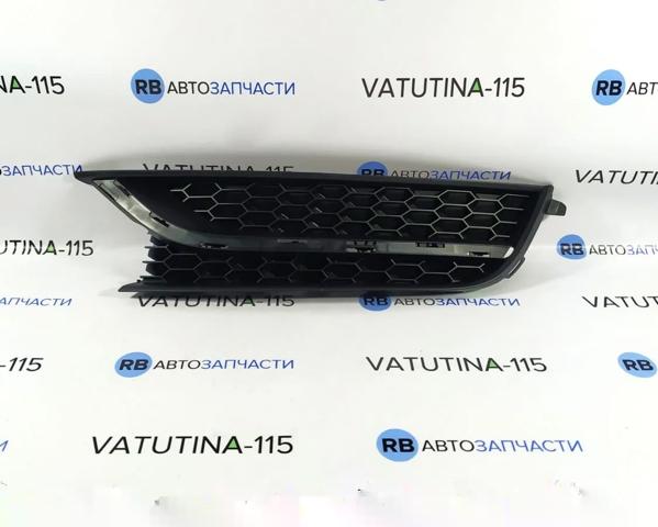 Решітка переднього бампера, ліва 561853665E9B9 VAG