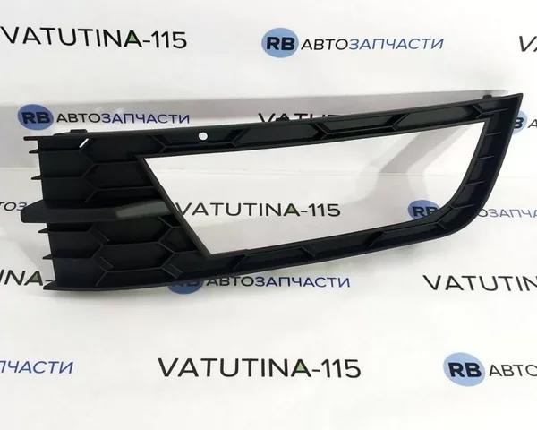 Решітка протитуманних фар ліва 5E08076819B9 VAG