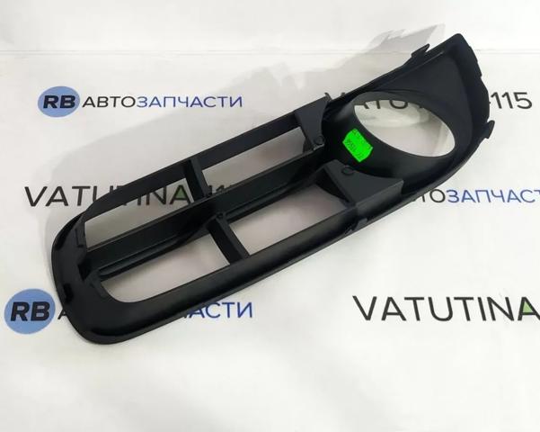 Заглушка, решітка протитуманних фар бампера переднього, права 5J08536669B9 VAG