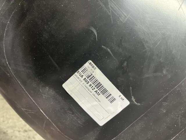 Підкрилки передні праві 5NA805912AM VAG