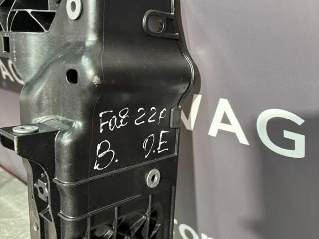 Кронштейн для радіатора 6VA805588B VAG