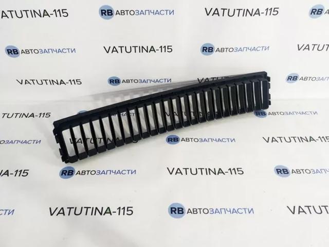 Решітка переднього бампера, центральна 6Y0853677B41 VAG