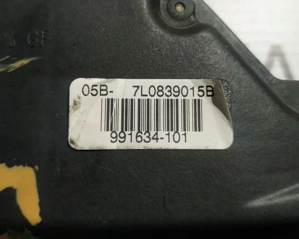 Замок задньої двері, лівої 7L0839015B VAG