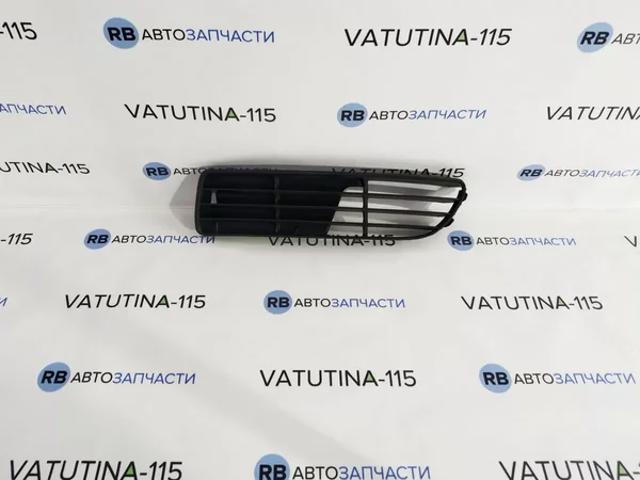 Решітка переднього бампера, ліва 8D0807345C3FZ VAG