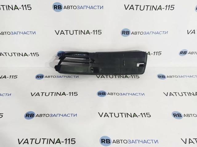 Решітка переднього бампера, права 8D0807346G01C VAG