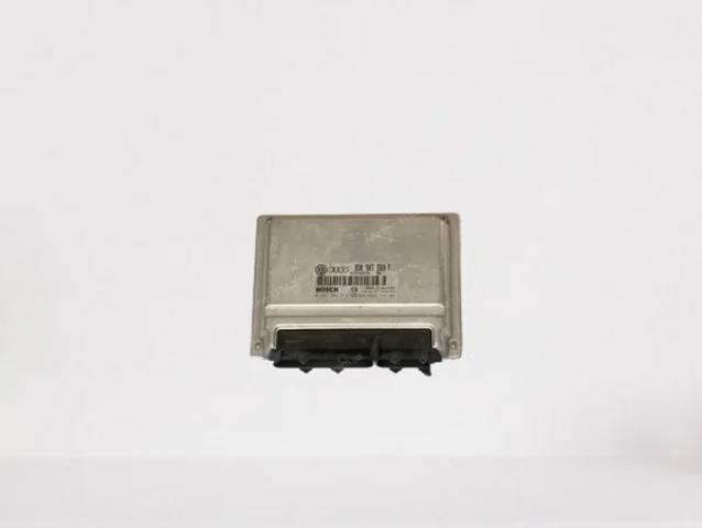 Модуль управління двигуном 8D0907558F VAG