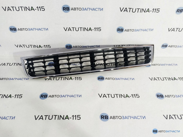 Решітка переднього бампера, центральна 8E080764701C VAG