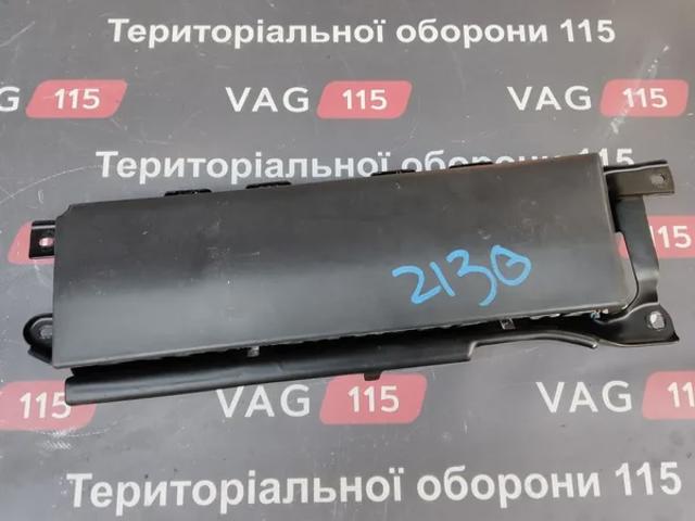 Подушка безпеки (AIRBAG) пасажирська, захисту колін 8T0880842E VAG