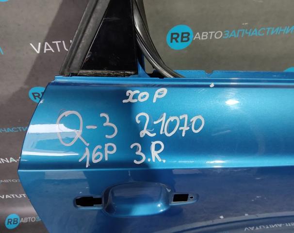 Двері пасажирські задні праві 8U0833052B VAG