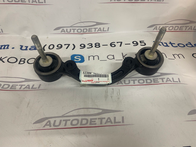 Траверса заднього редуктора, передня 5238042010 TOYOTA