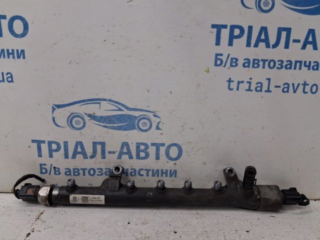 Рампа форсунок системи упорскування палива 03L130089B VAG