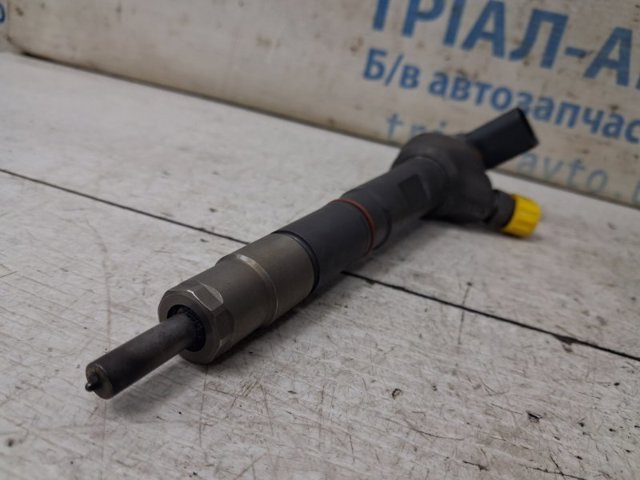 Форсунка вприску палива 04L130277AJ VAG