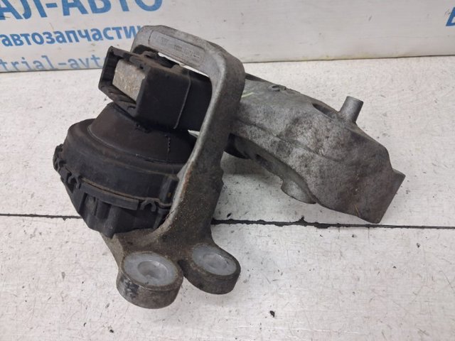 Подушка (опора) двигуна, права передня 112104BE0A NISSAN