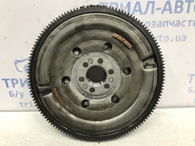 Маховик двигуна 123103YV0A NISSAN