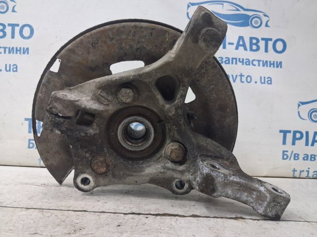 Цапфа поворотна ліва 13319480 GM