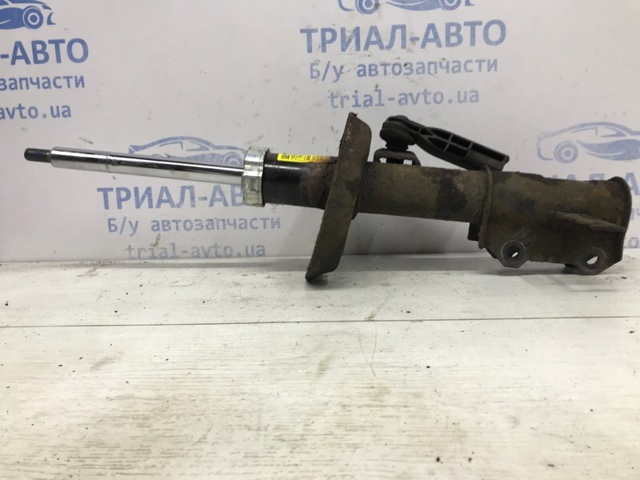 Стійка передня права 13331989 GM
