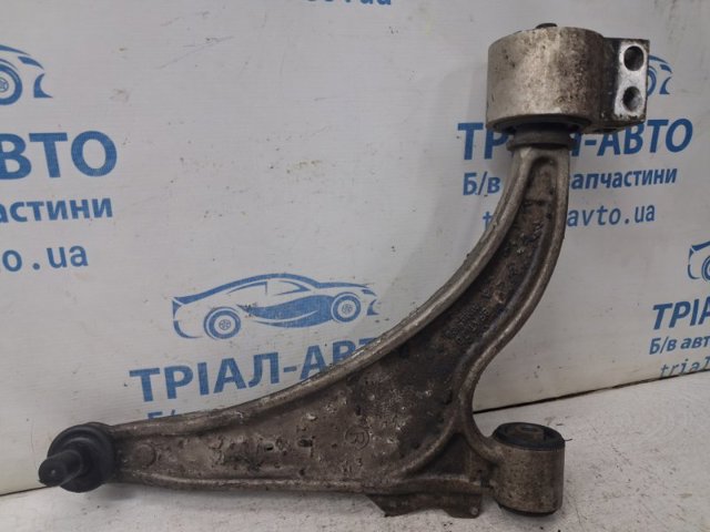 Правий важіль передній нижній підвіски 13463245 GM