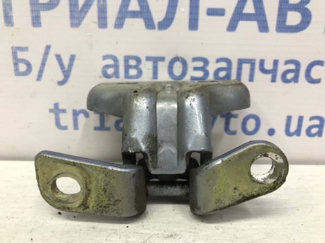 Петля задньої (двостулкової) двері, права верхня 13501714 GM