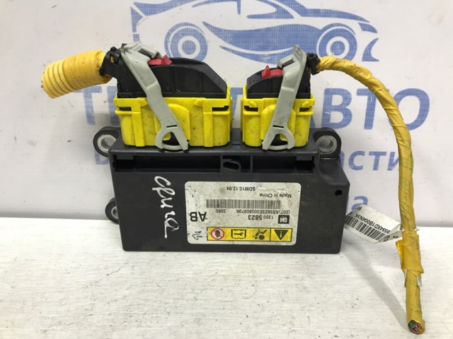 Блок управління airbag 13505823 GM