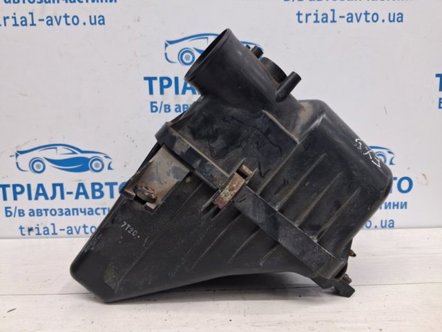 Корпус повітряного фільтра 1370065J00 SUZUKI