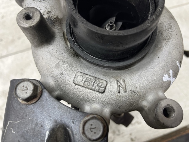 Турбокомпресор 1515A215 MITSUBISHI