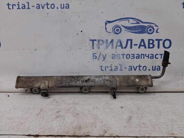Паливна рампа 1573086G00 SUZUKI