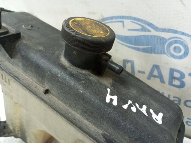 Водяний бачок системи охолодження 1647026120 TOYOTA