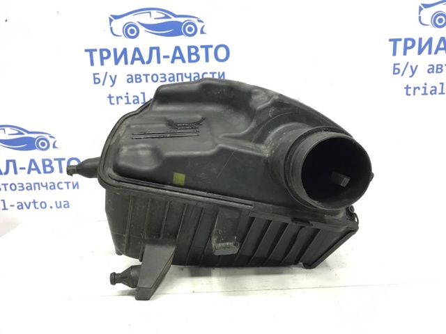 Автомобільний фільтр повітря 16500JD200 NISSAN